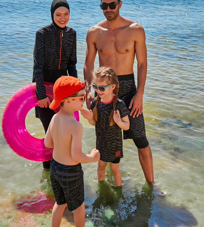 لباس سباحة للبنوتات أسود منقوش